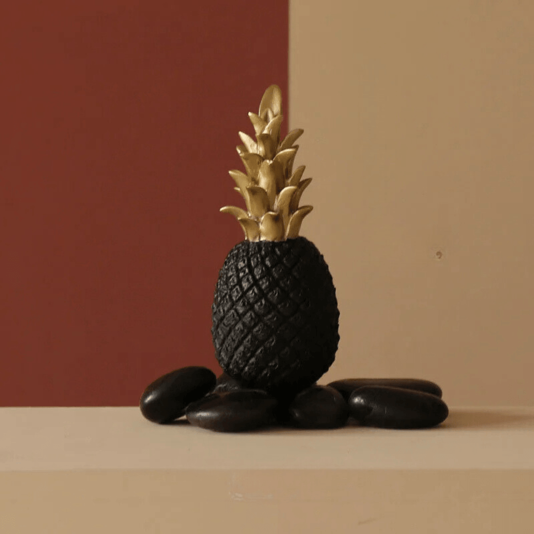 Figura Decorativa de Mesa Piña Dorada en Resina – 25cm