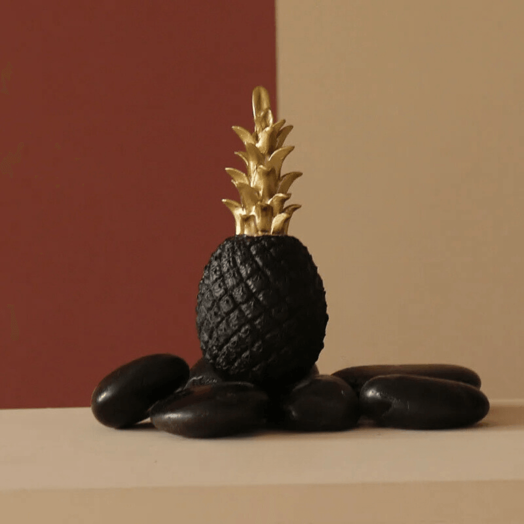 Figura Decorativa de Mesa Piña Dorada en Resina – 25cm