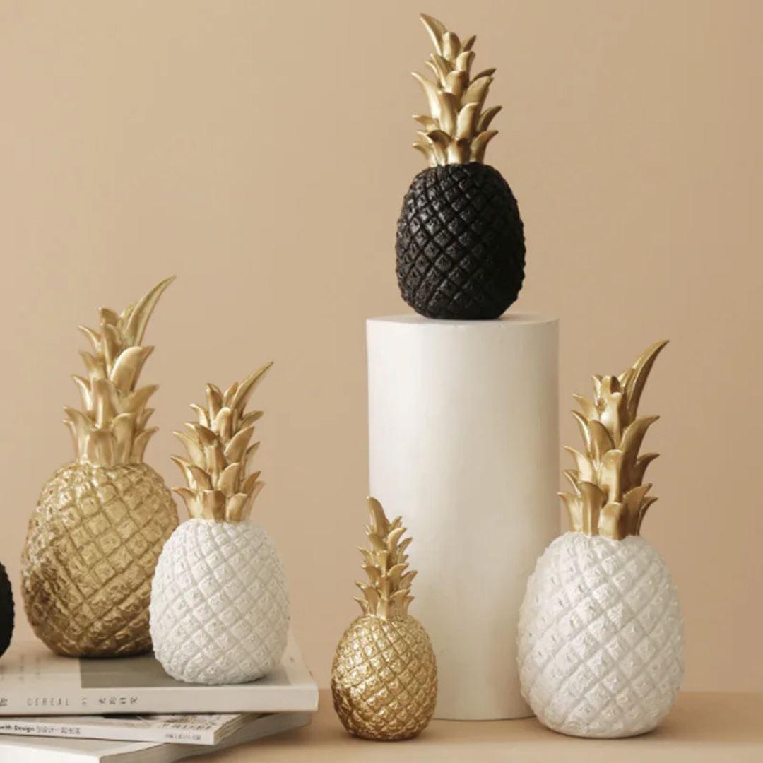 Figura Decorativa de Mesa Piña Dorada en Resina – 25cm