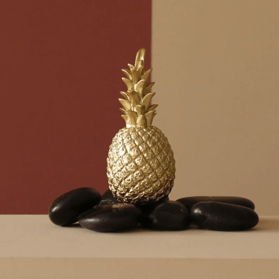 Figura Decorativa de Mesa Piña Dorada en Resina – 25cm
