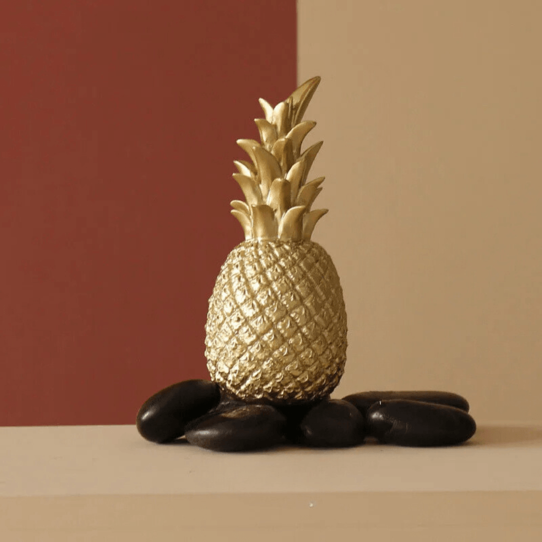 Figura Decorativa de Mesa Piña Dorada en Resina – 25cm