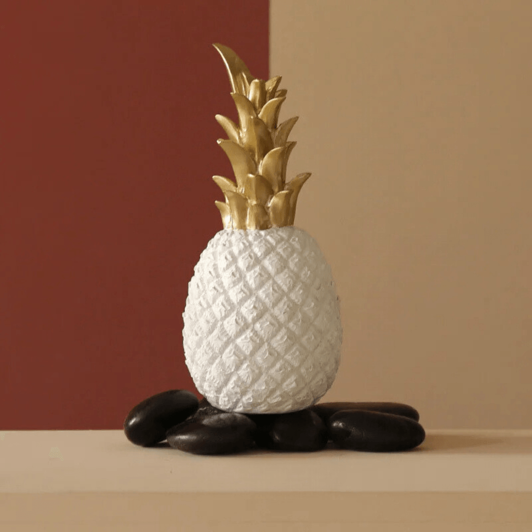 Figura Decorativa de Mesa Piña Dorada en Resina – 25cm