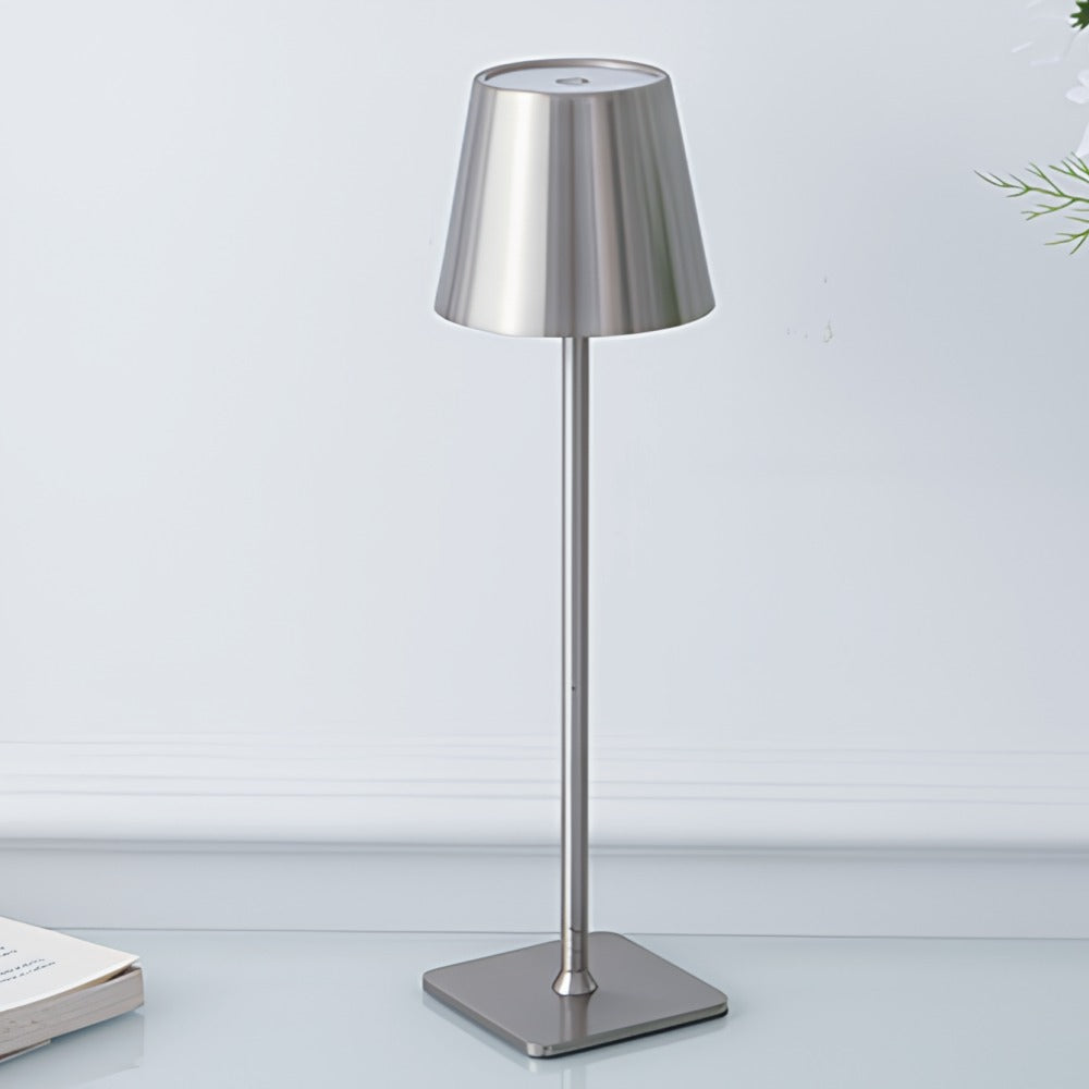 Lámpara de Mesa Alta Regulable LED – Diseño Minimalista Moderno