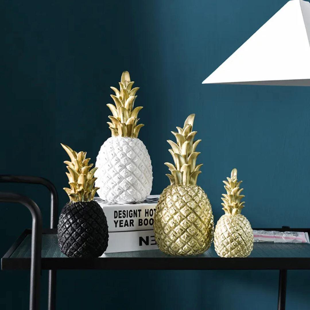 Figura Decorativa de Mesa Piña Dorada en Resina – 25cm