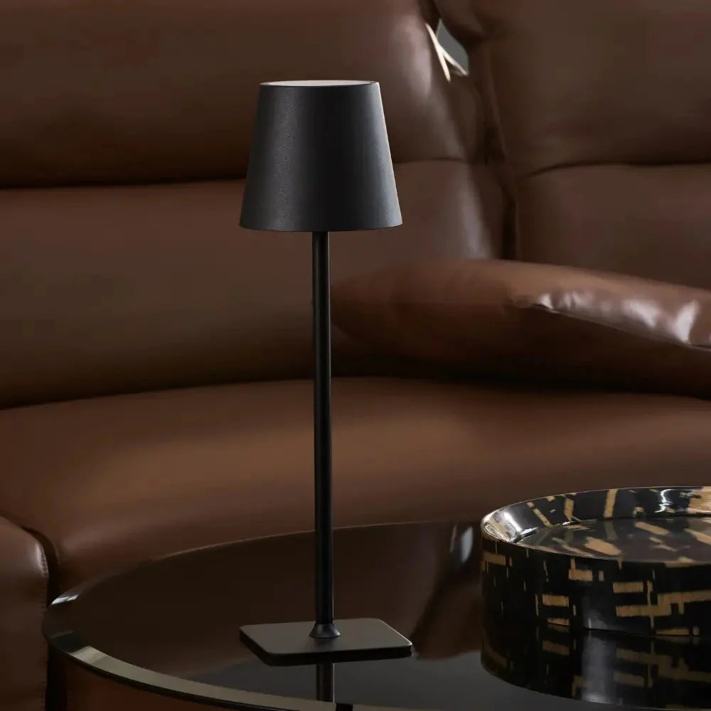 Lámpara de Mesa Alta Regulable LED – Diseño Minimalista Moderno