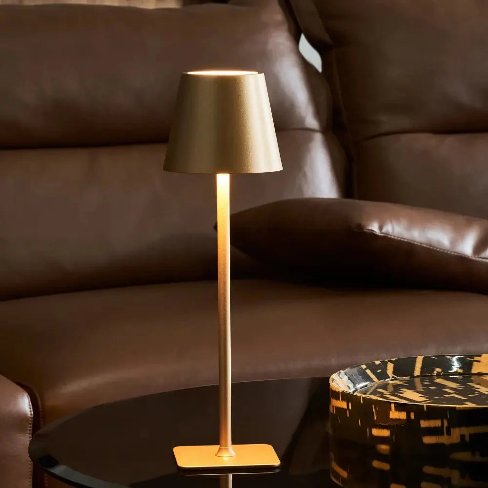 Lámpara de Mesa Alta Regulable LED – Diseño Minimalista Moderno