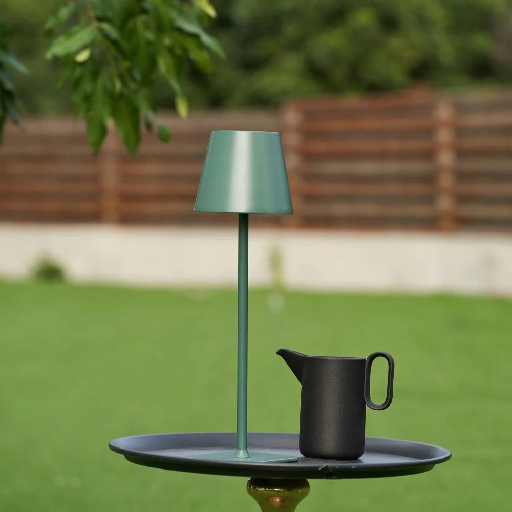 Lámpara de Mesa Alta Regulable LED – Diseño Minimalista Moderno