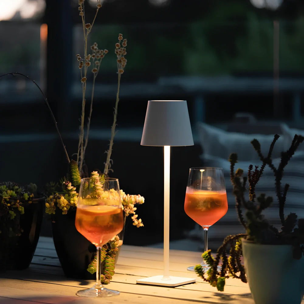 Lámpara de Mesa Alta Regulable LED – Diseño Minimalista Moderno