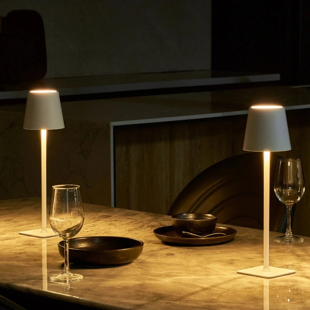 Lámpara de Mesa Alta Regulable LED – Diseño Minimalista Moderno