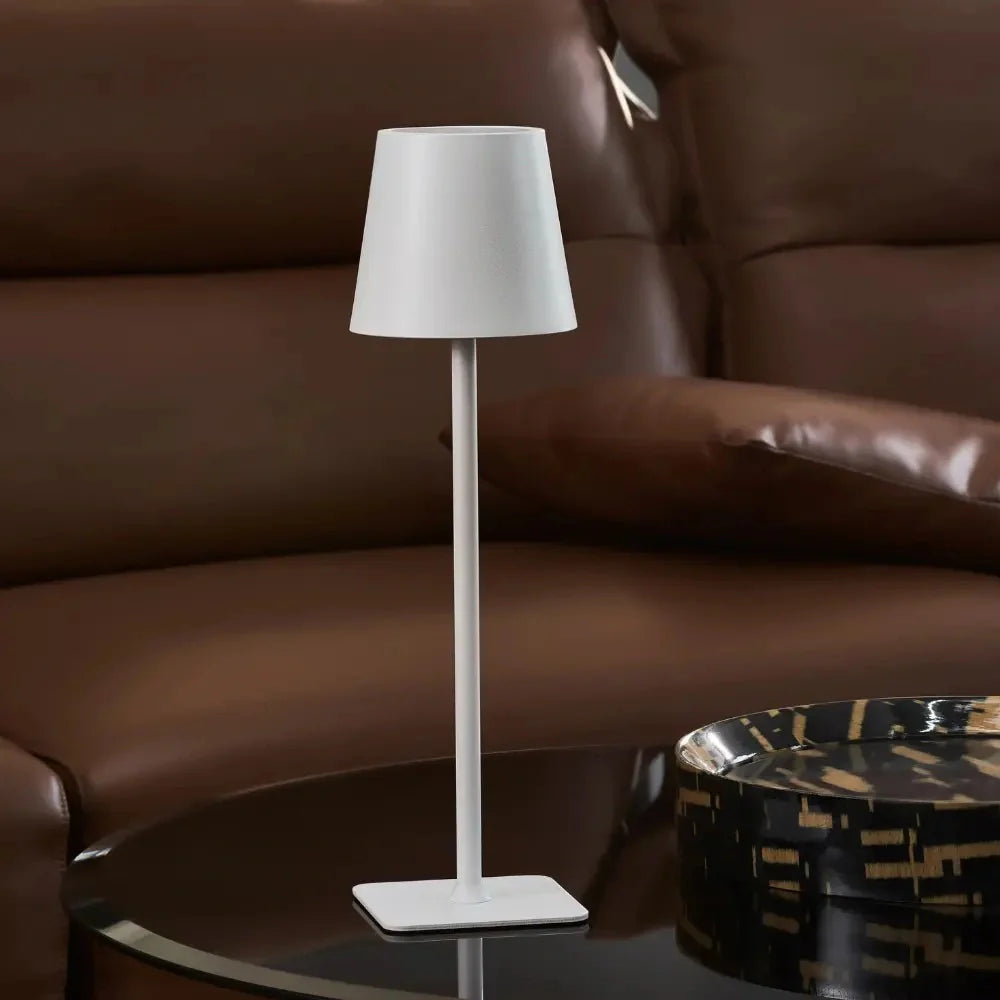 Lámpara de Mesa Alta Regulable LED – Diseño Minimalista Moderno