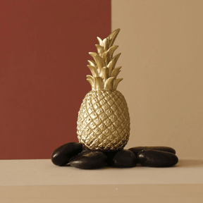 Figura Decorativa de Mesa Piña Dorada en Resina – 25cm
