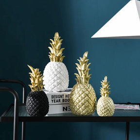 Figura Decorativa de Mesa Piña Dorada en Resina – 25cm